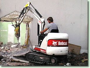 Abrißarbeiten mit dem Bobcat